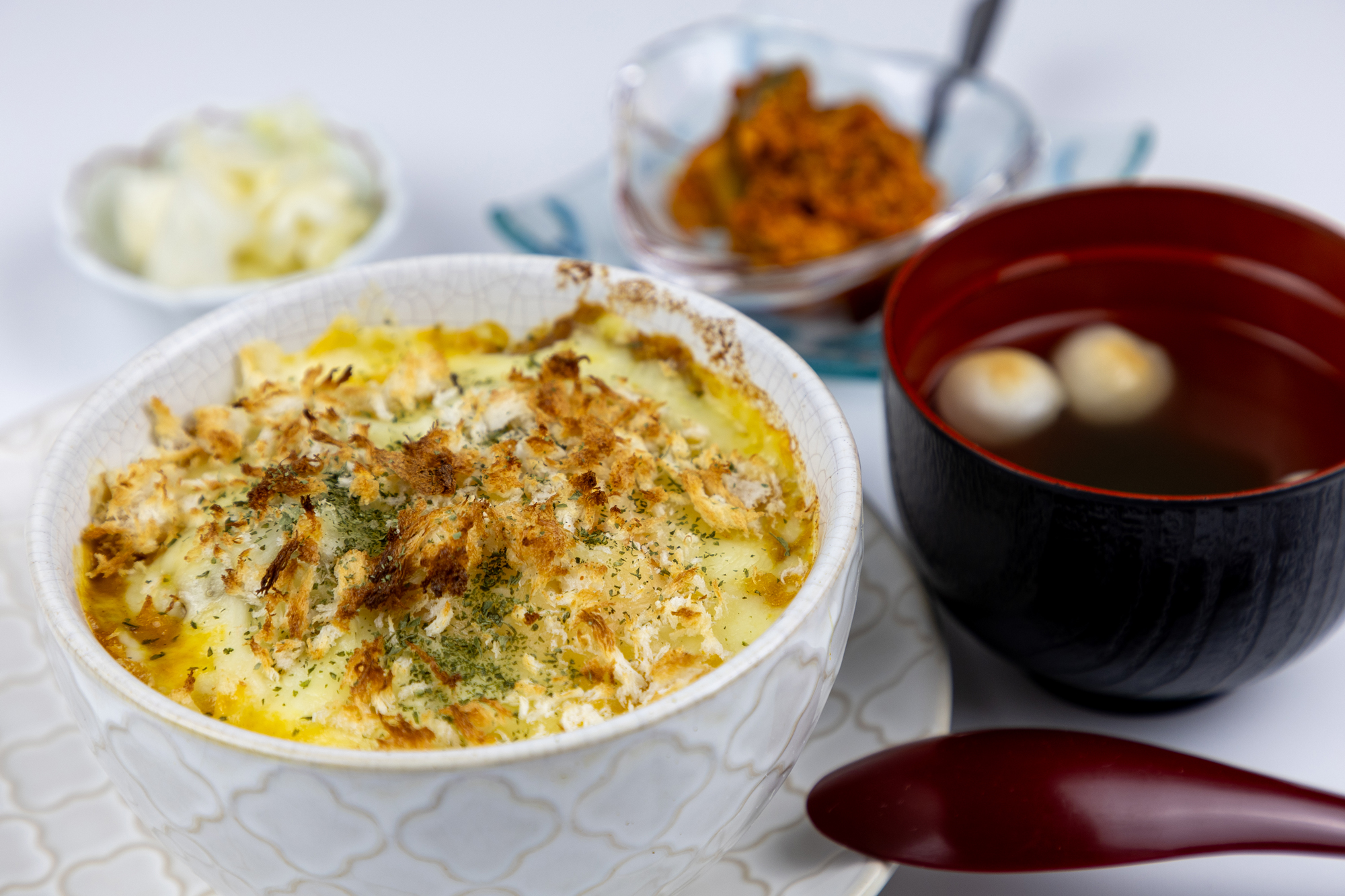 サクサク焼きカレー丼　※スープ漬物付き