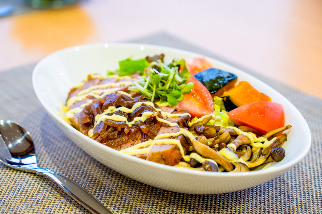 熟成豚肉のローストポーク丼